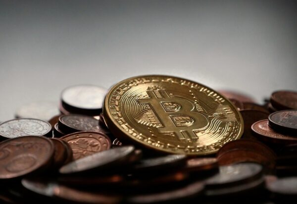 Digital Autonomy: Dapps Reshaping Internet Governance